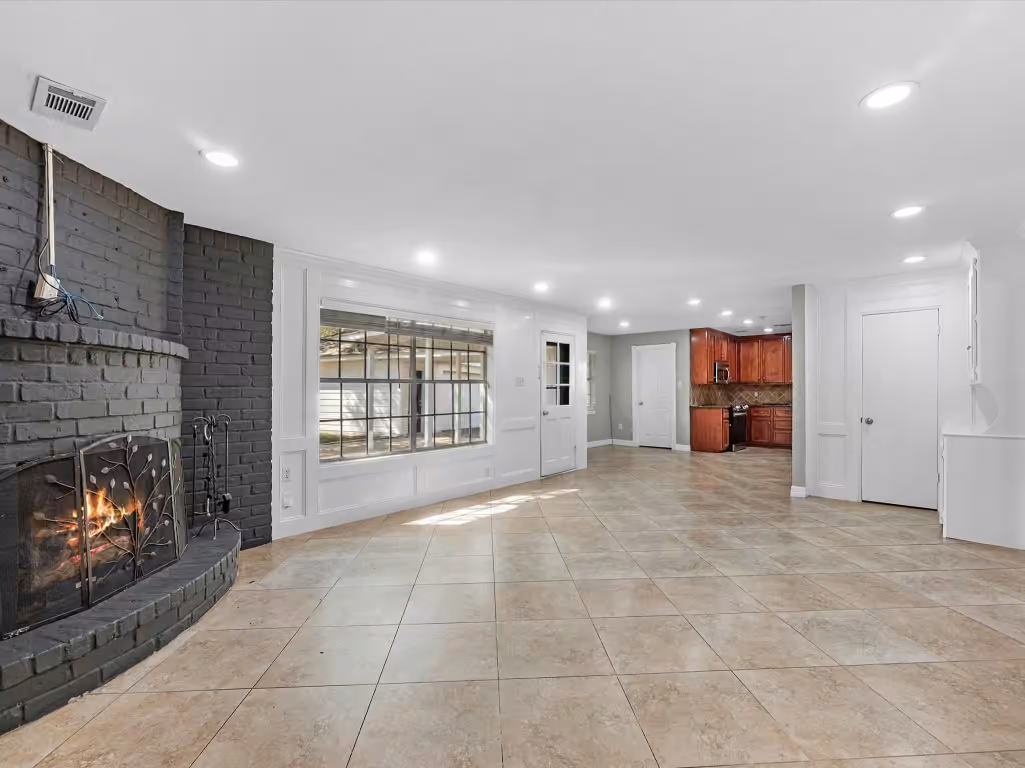 Photo 5 of 711 Lodgehill Lane, Houston, TX