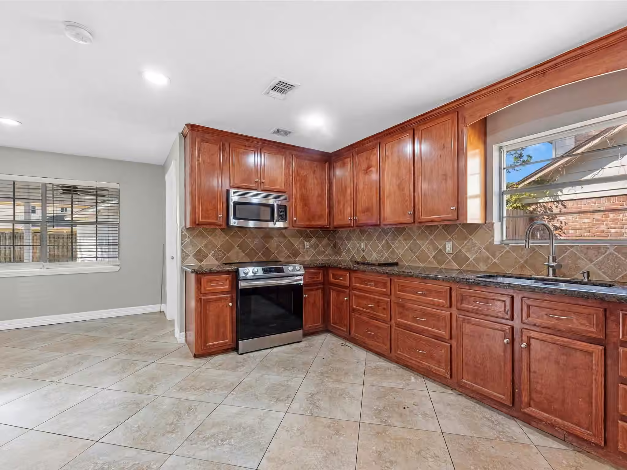 Photo 7 of 711 Lodgehill Lane, Houston, TX