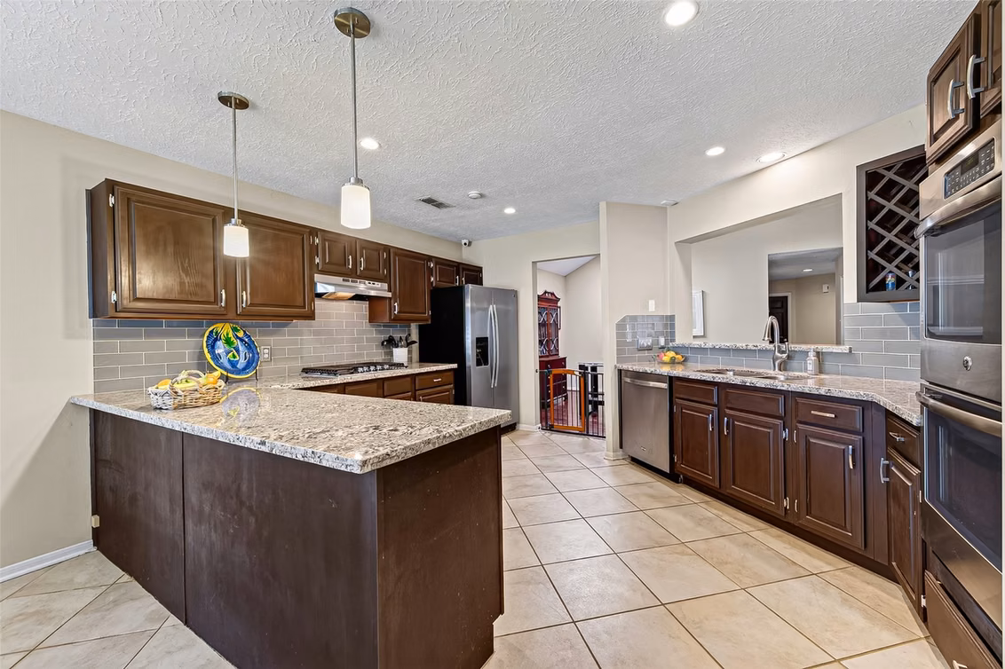 Photo 3 of 1615 Ainsdale Drive, Houston, TX