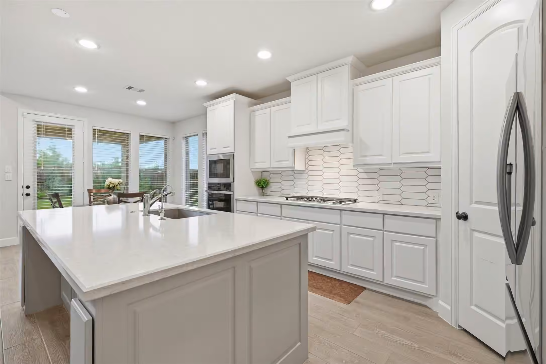 Photo 2 of 9930 Magnolia Estates Lane, Manvel, TX