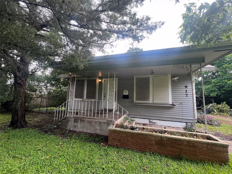 Photo 2 of 917 Laurel Street, La Marque, TX