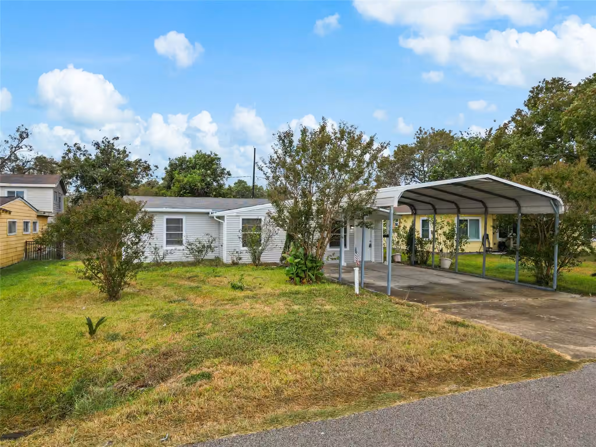 Photo 3 of 1004 S 2nd Street, La Porte, TX