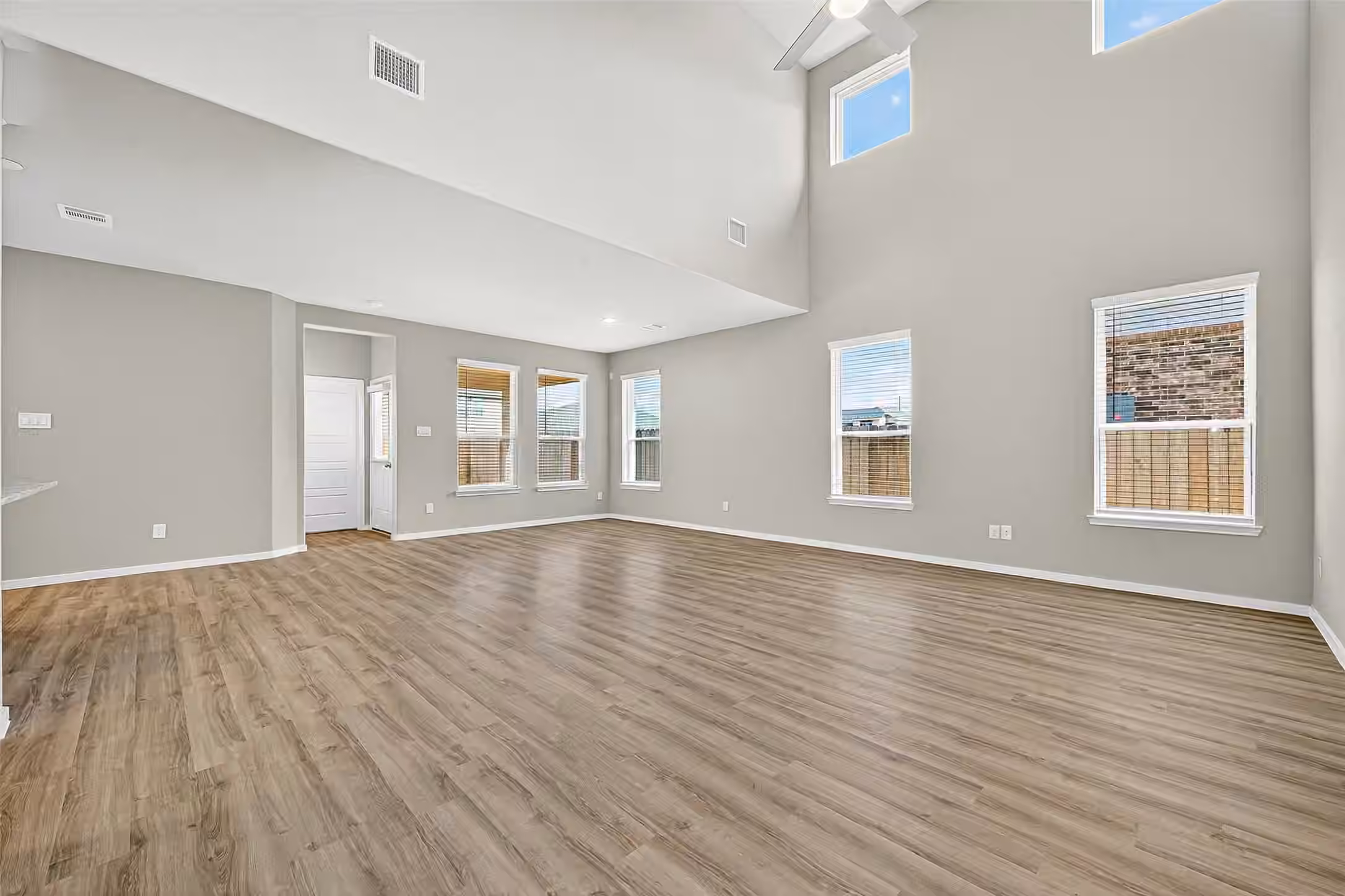 Photo 4 of 20907 Attalos Stoa Road, Crosby, TX