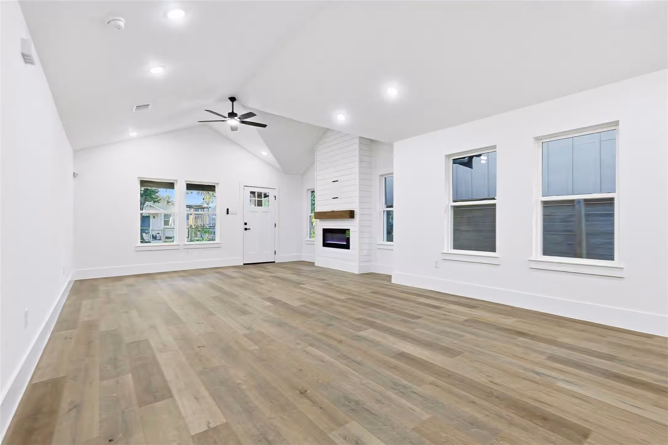 Photo 5 of 4525 Walker Street, Houston, TX