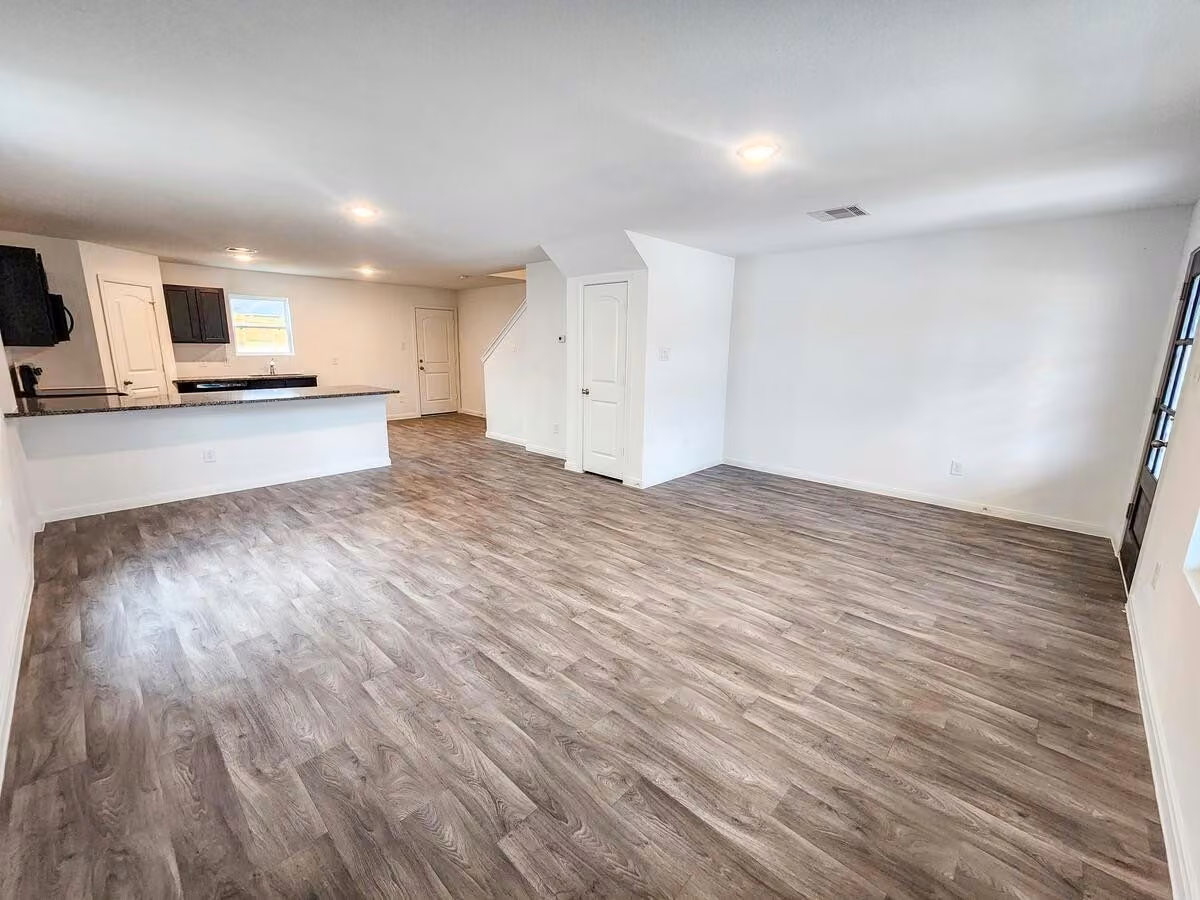 Photo 3 of 9815 Emerald Stone Way, Conroe, TX