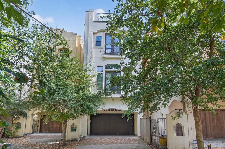 Photo 3 of 1821 W 24th Street, Houston, TX