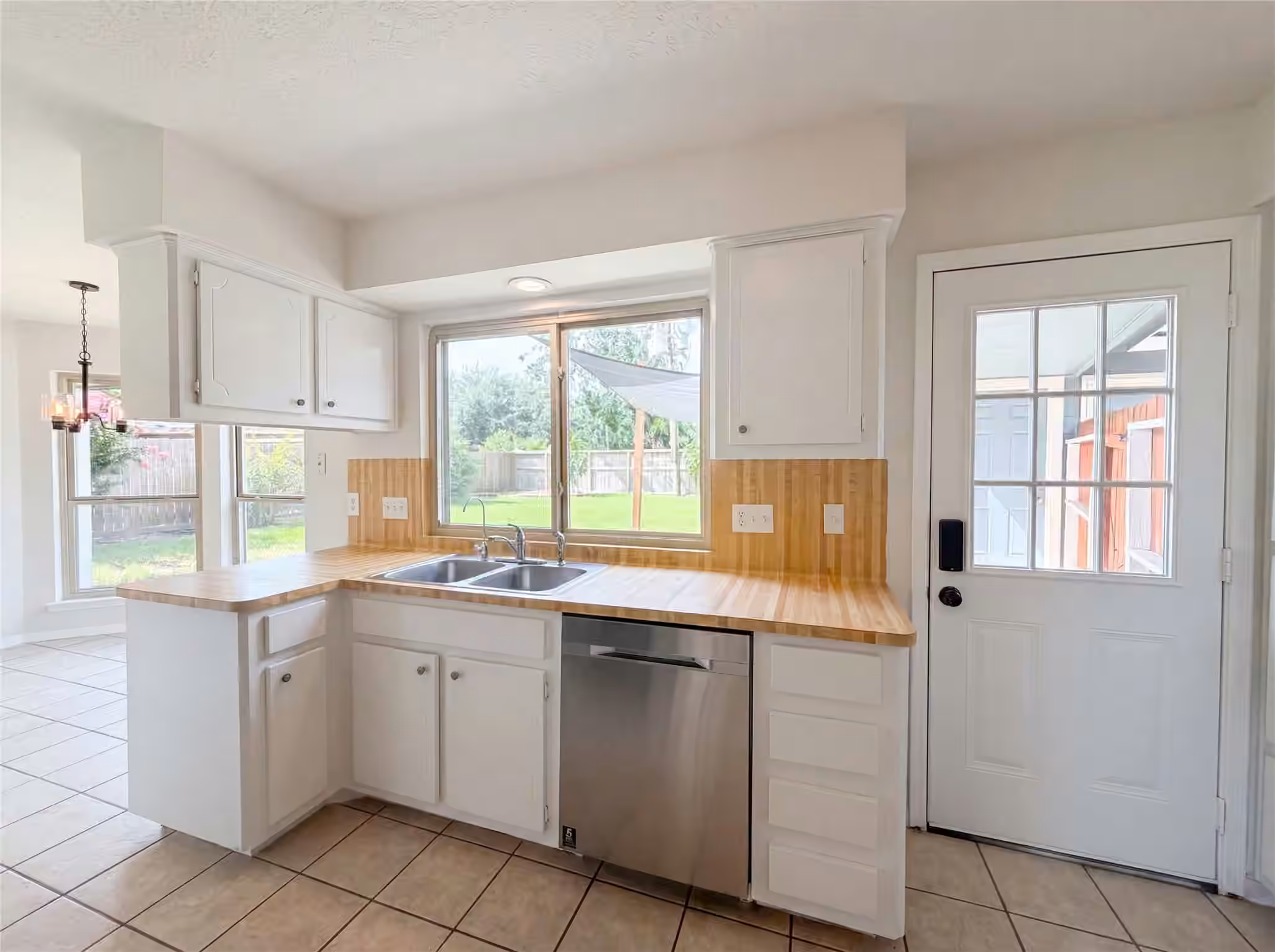 Photo 7 of 8119 Silent Cedars Drive, Houston, TX