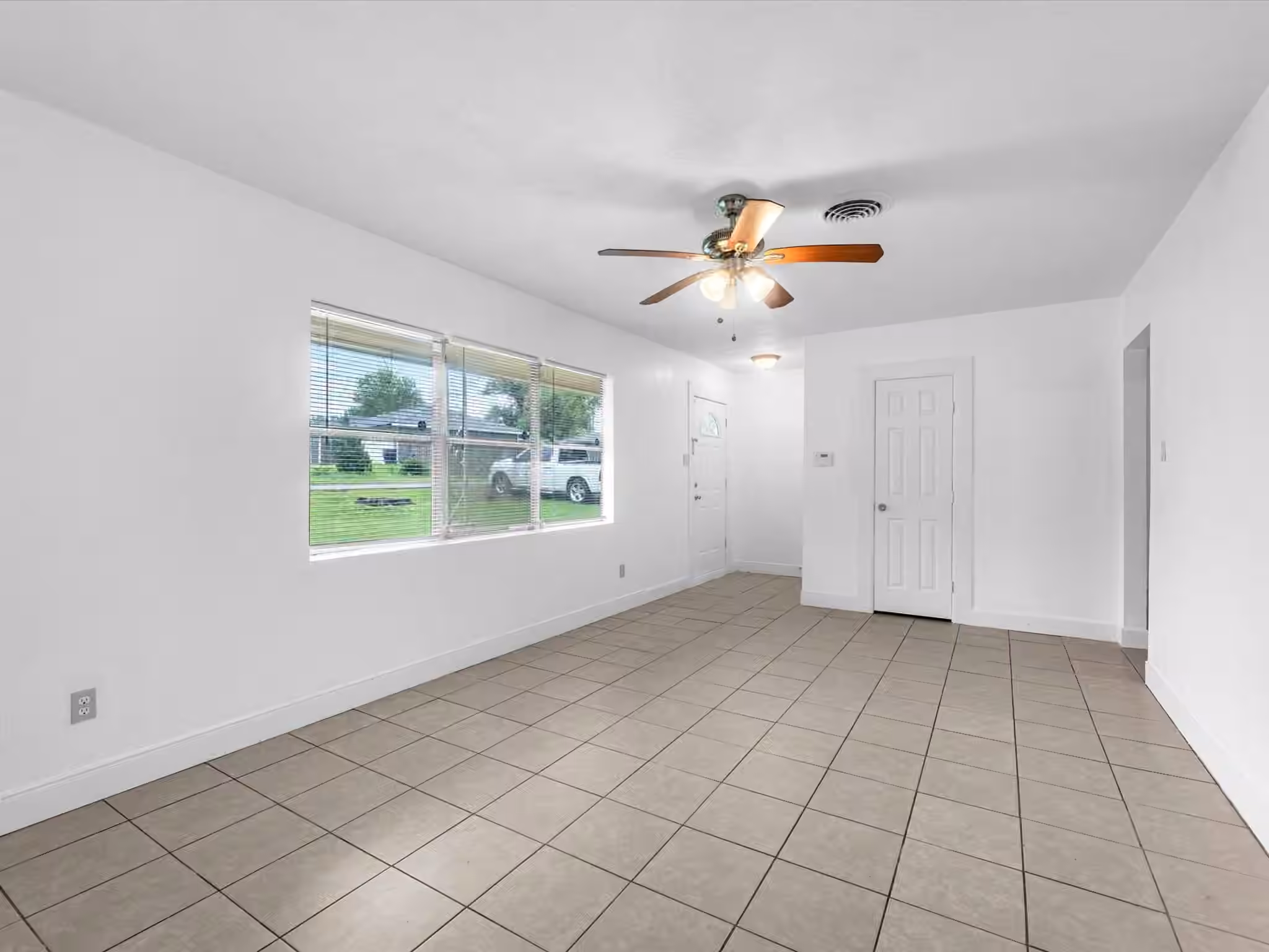 Photo 3 of 838 Rosewick Street, Houston, TX