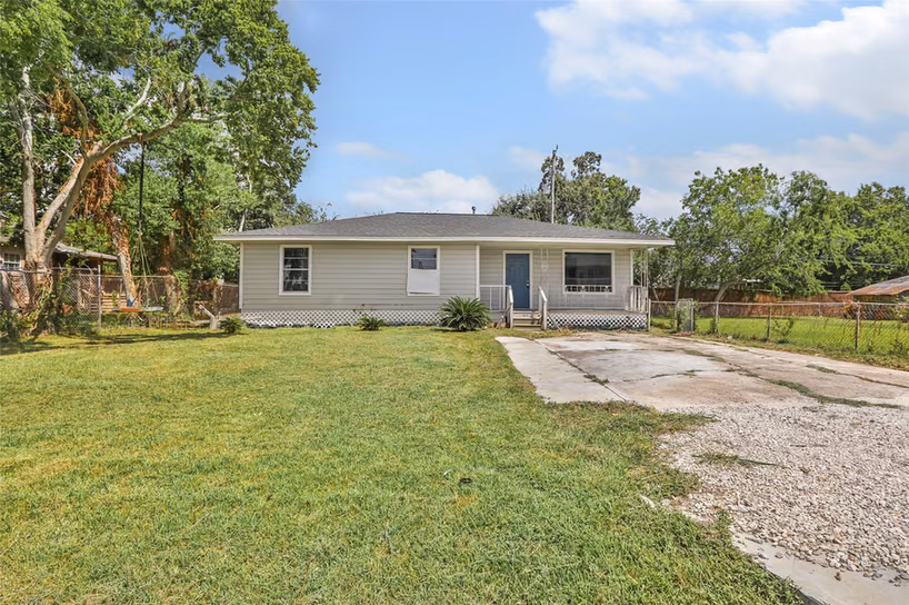 Photo of 234 Bay Oaks Drive, La Porte, TX