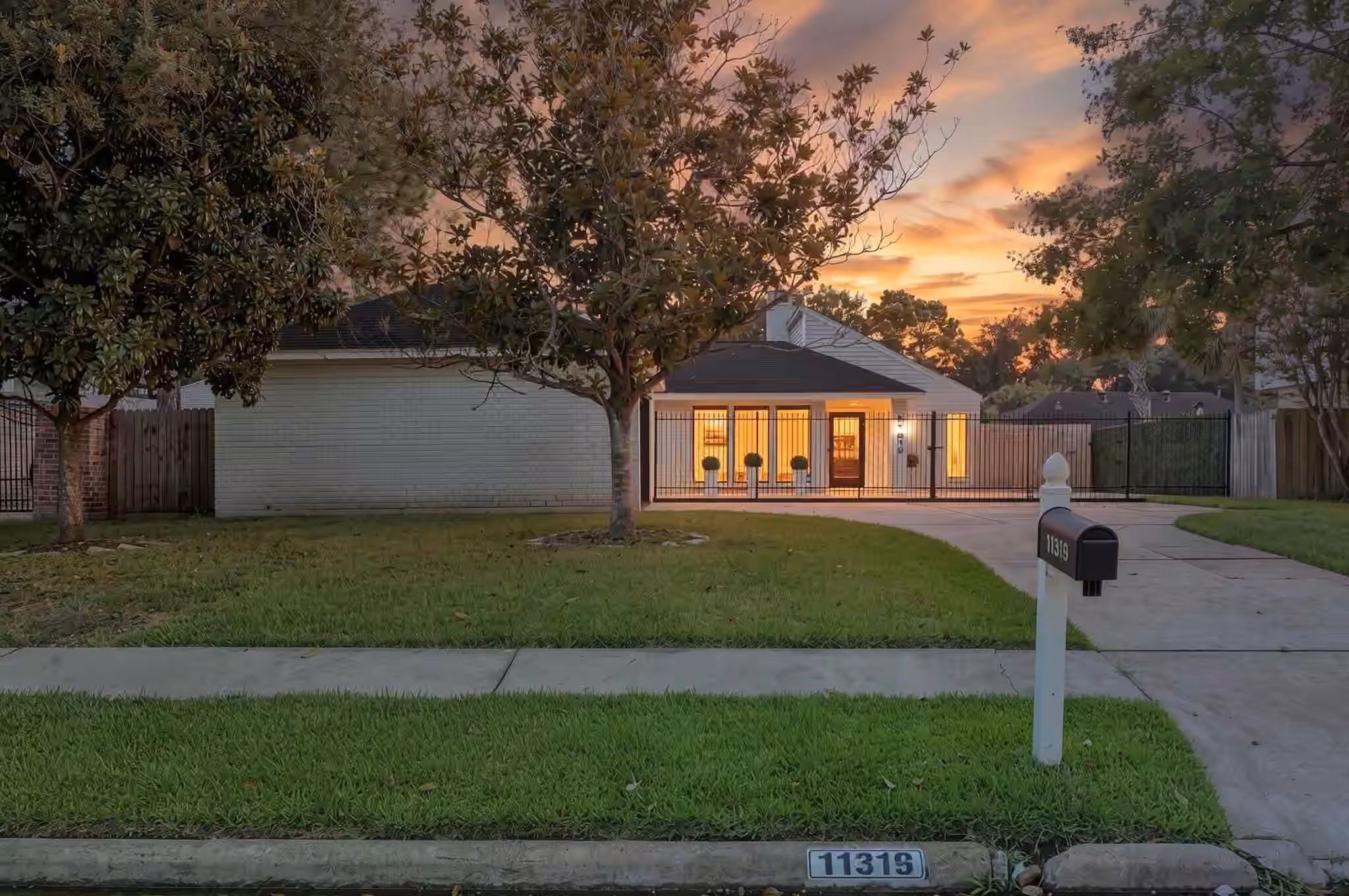 Photo 2 of 11319 Olympia Drive, Houston, TX