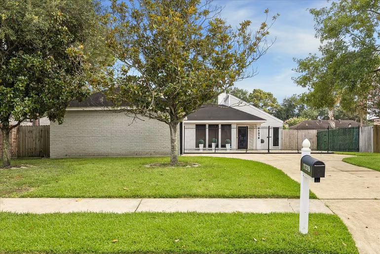 Photo 3 of 11319 Olympia Drive, Houston, TX
