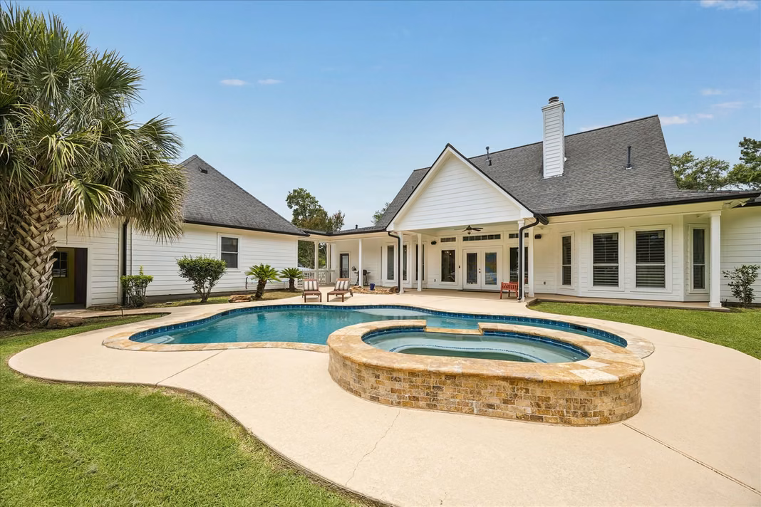 Photo 2 of 9064 Grand Lake Estates Drive, Montgomery, TX