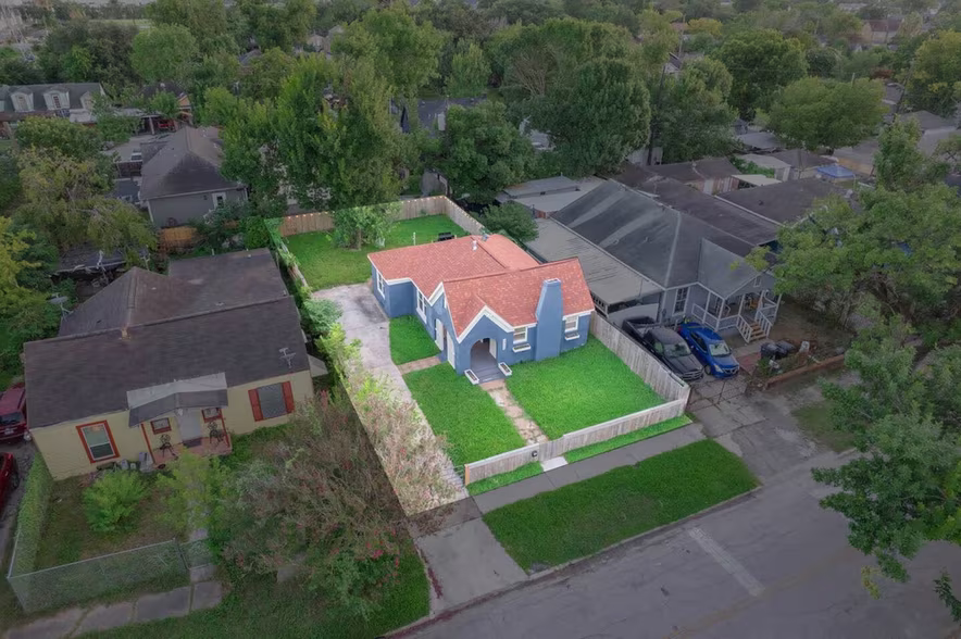Photo 4 of 5312 Jefferson Street, Houston, TX