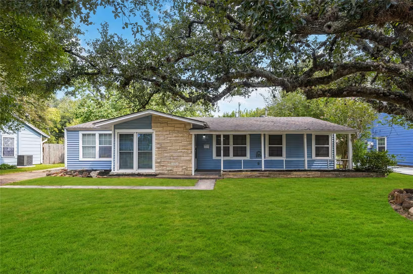 Photo 2 of 1210 14th Avenue N, Texas City, TX