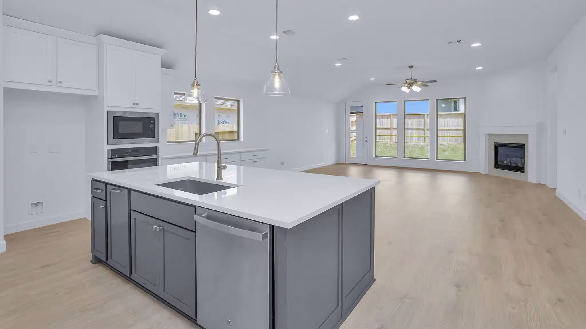 Photo 5 of 315 Texoma Plains Drive, Conroe, TX