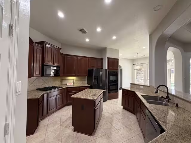 Photo 5 of 14511 Ivy Wood Court, Humble, TX