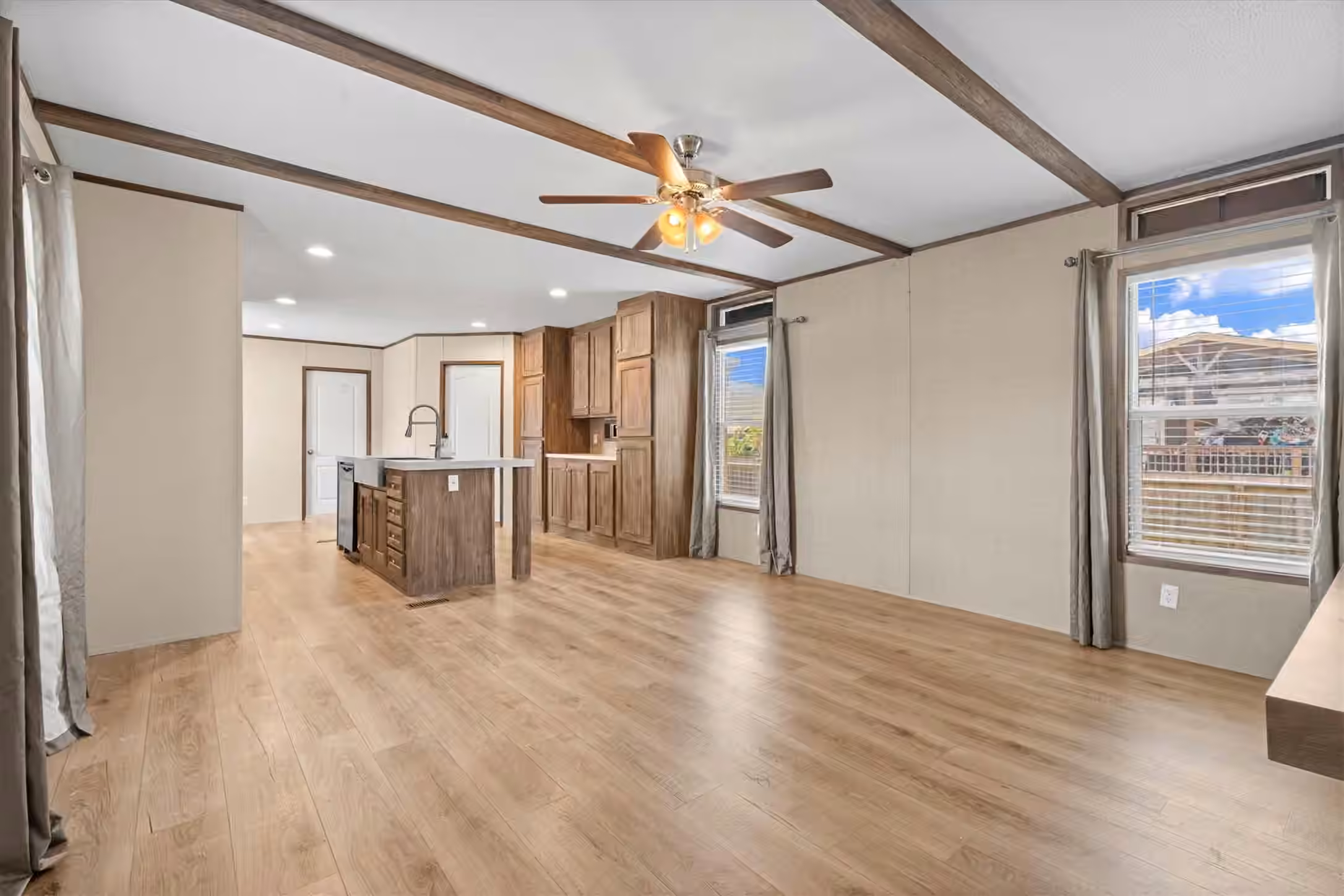 Photo 4 of 16279 Crockett Martin Estates Drive, Conroe, TX