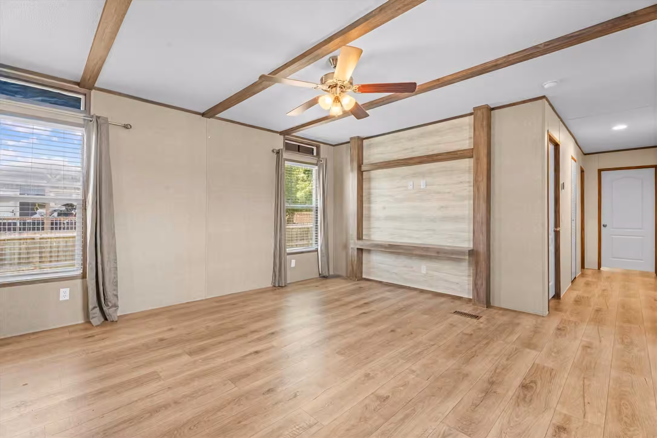Photo 5 of 16279 Crockett Martin Estates Drive, Conroe, TX