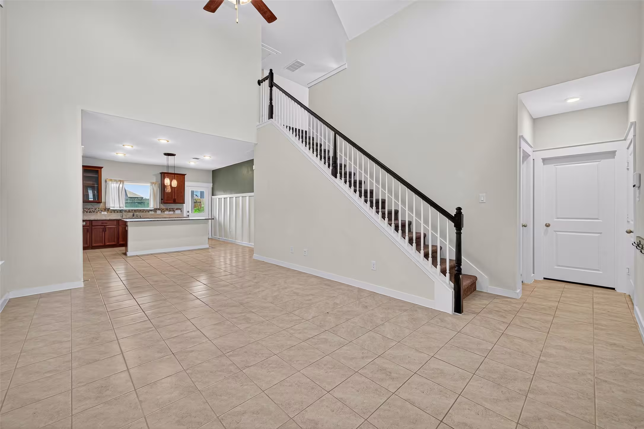 Photo 4 of 21211 Shore Bluff Drive, Cypress, TX