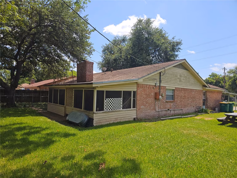 Photo of 909 Lilac Street, La Marque, TX 77568