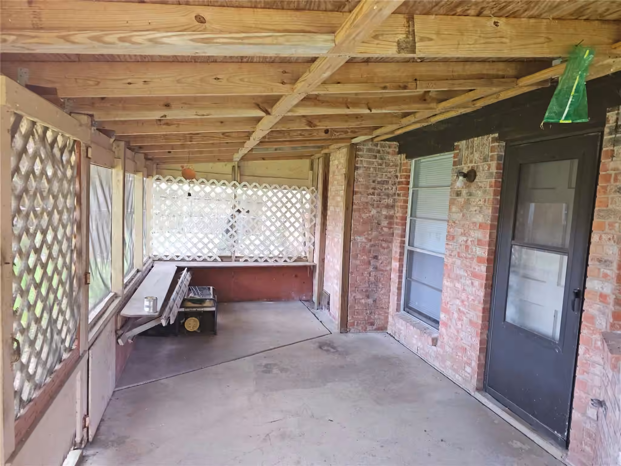 Photo 2 of 909 Lilac Street, La Marque, TX