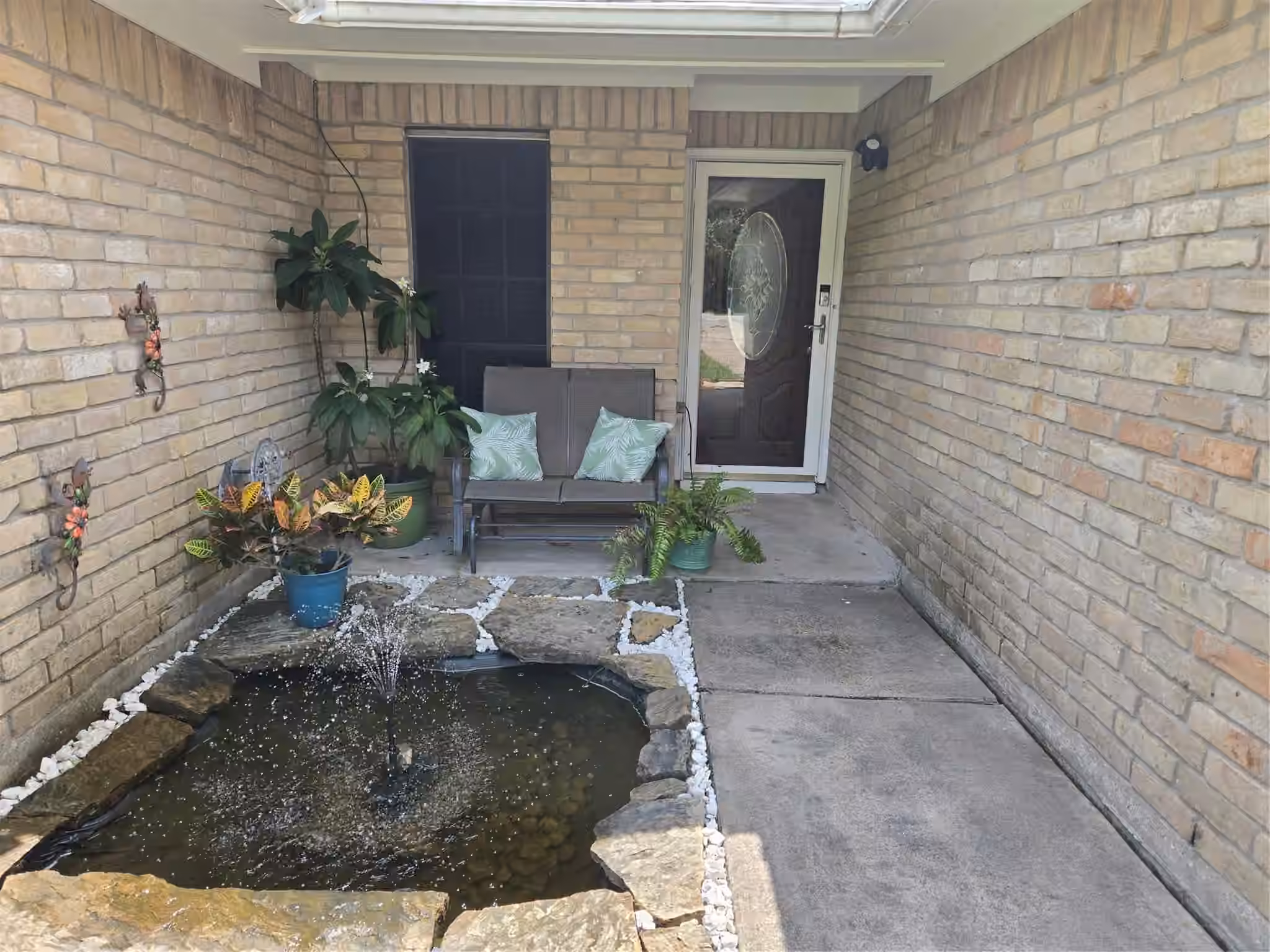 Photo 5 of 610 Avenue C, Alvin, TX
