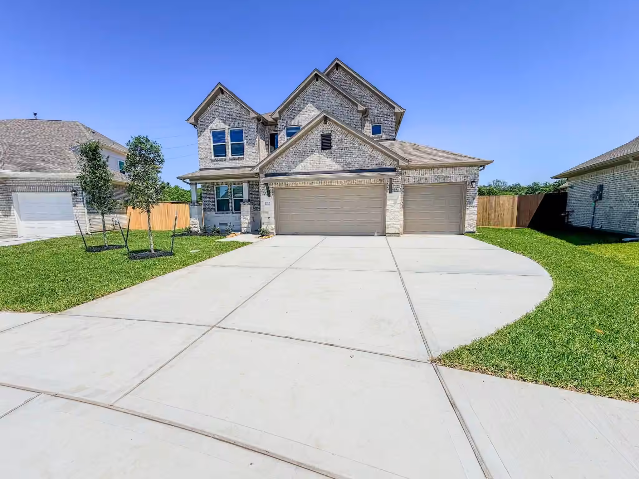 Photo 3 of 6215 Royal Palm Drive, Manvel, TX