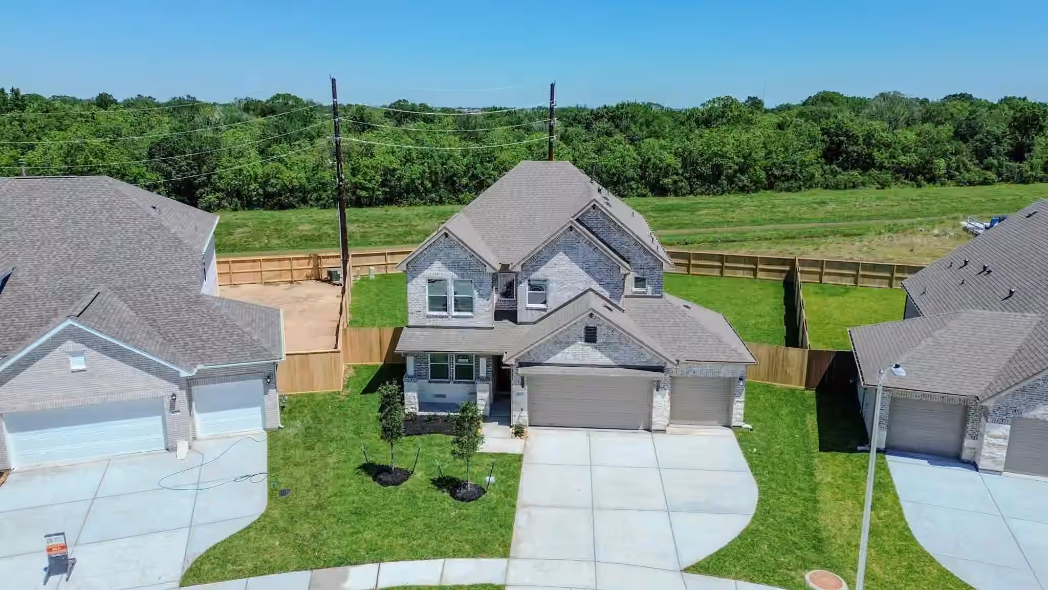 Photo 4 of 6215 Royal Palm Drive, Manvel, TX