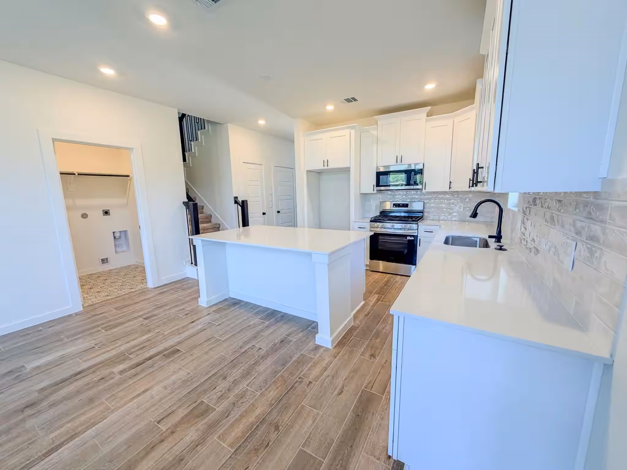 Photo 6 of 6215 Royal Palm Drive, Manvel, TX