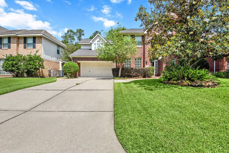 Photo 2 of 5111 Maple Hill Trail, Houston, TX