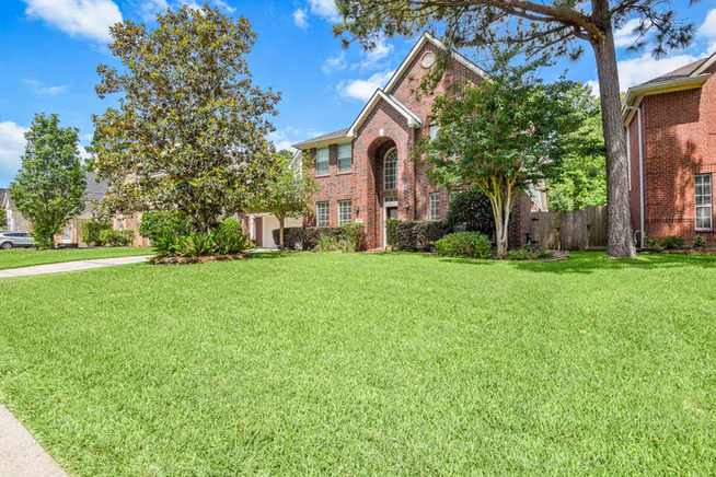 Photo 4 of 5111 Maple Hill Trail, Houston, TX