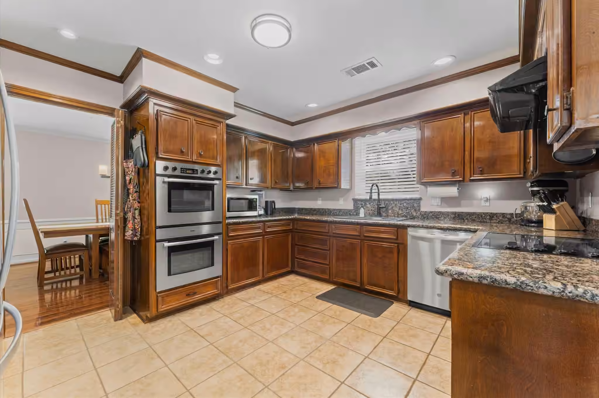 Photo 4 of 3030 Broadmoor Drive, Sugar Land, TX