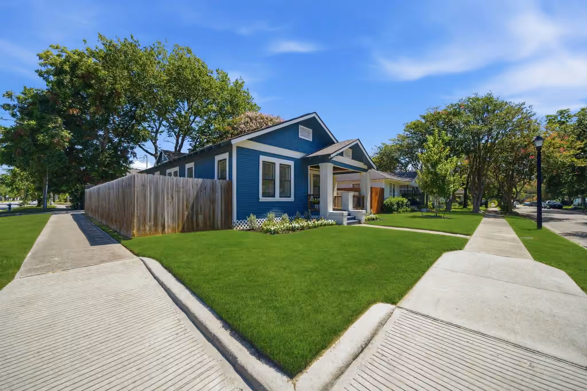 Photo 3 of 1139 W Gardner Street, Houston, TX
