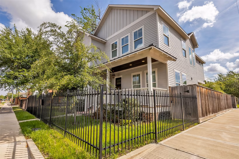 Photo 2 of 800 Walton Street, Houston, TX