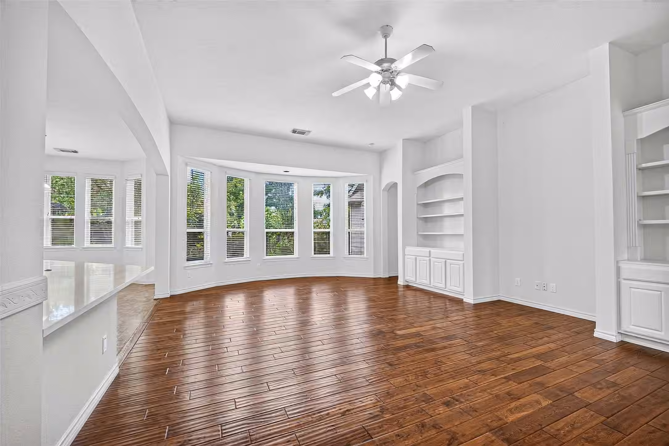 Photo 4 of 10117 Woodwind Drive, Houston, TX