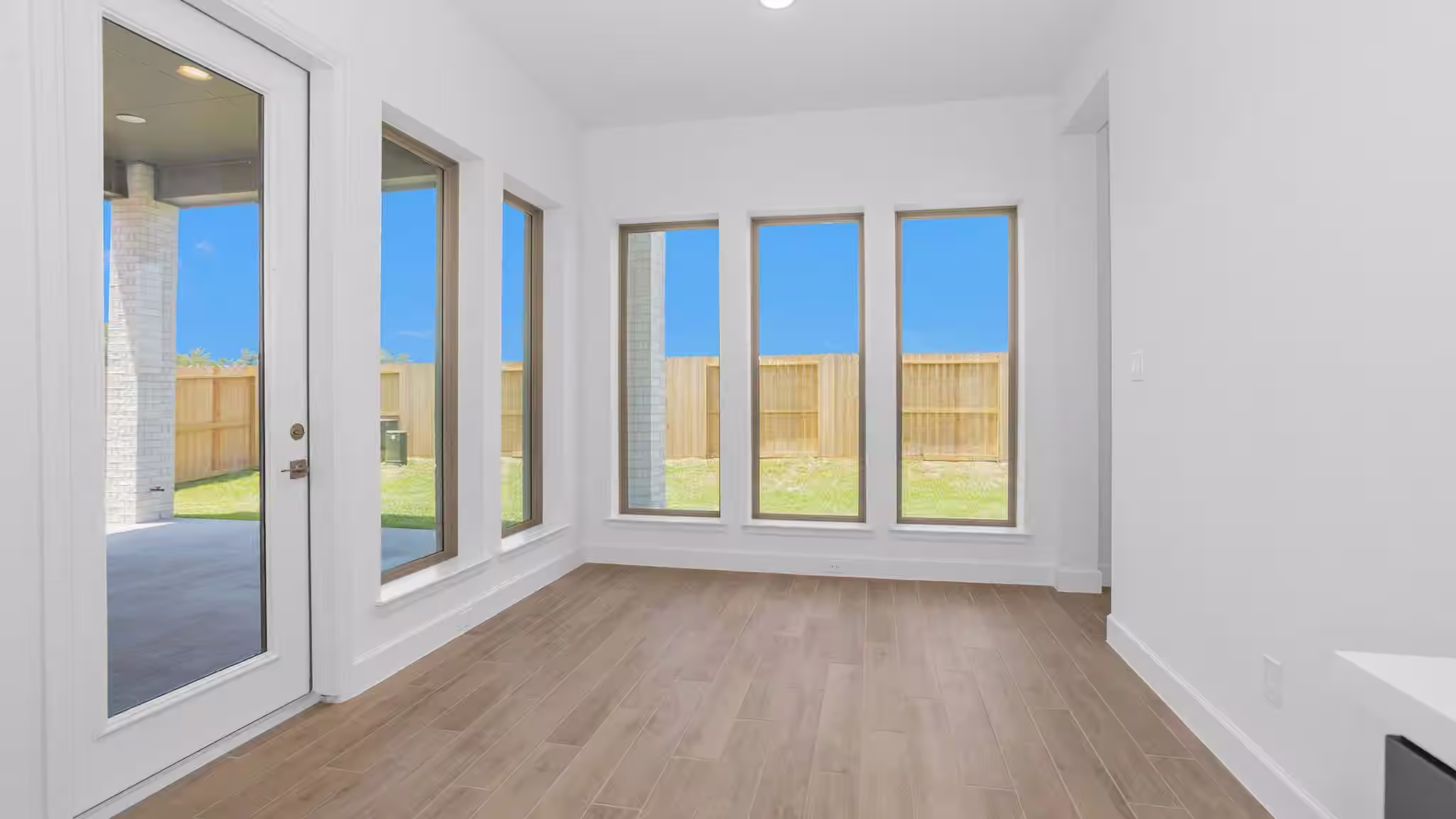 Photo 4 of 2711 Crown Ridge Drive, Missouri City, TX