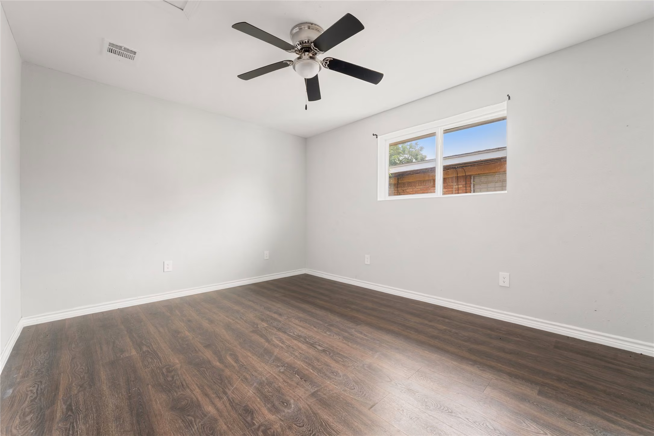 Photo 5 of 442 Glenburnie Drive, Houston, TX