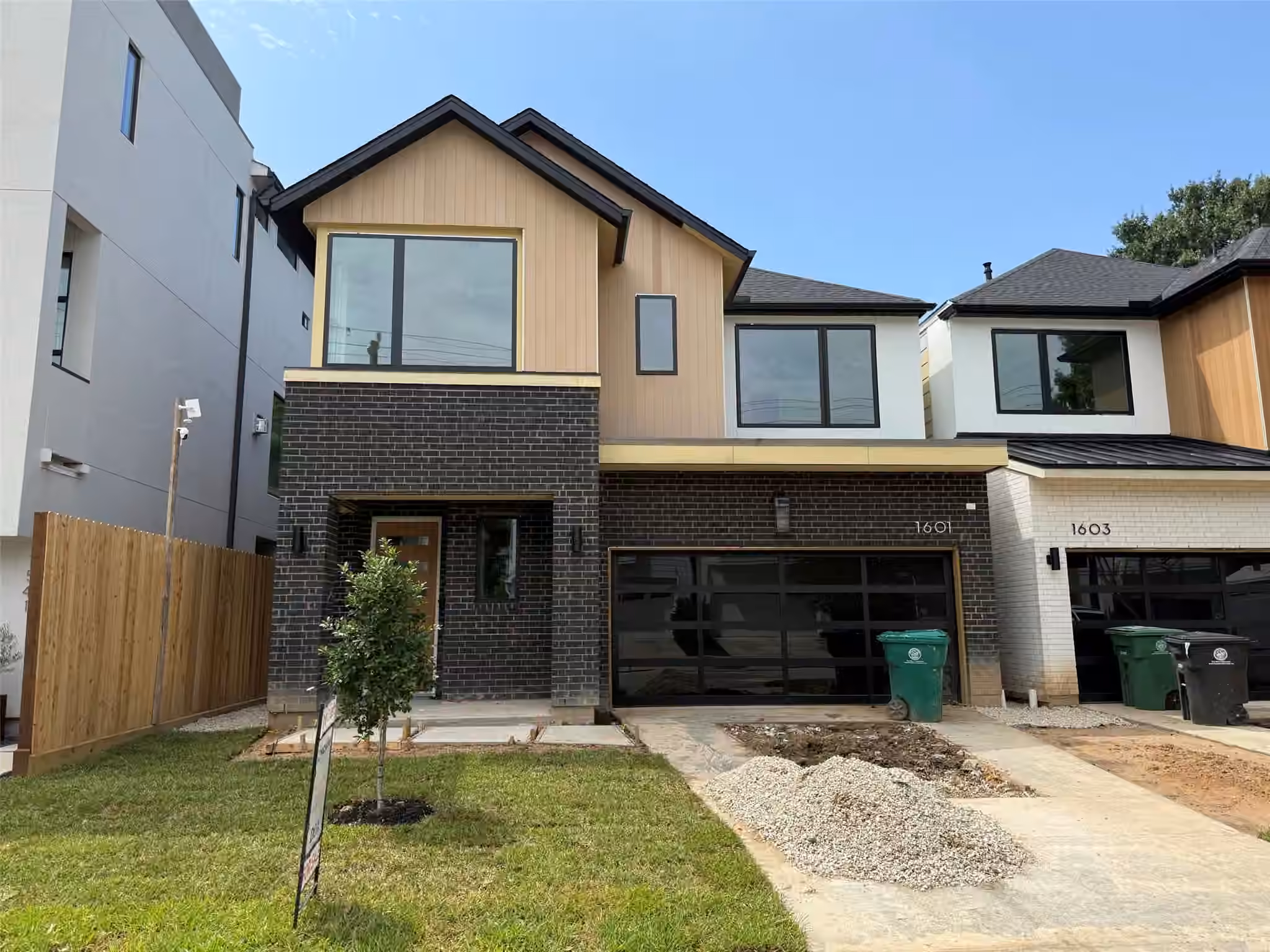 Photo 3 of 1601 VERMONT Street, Houston, TX