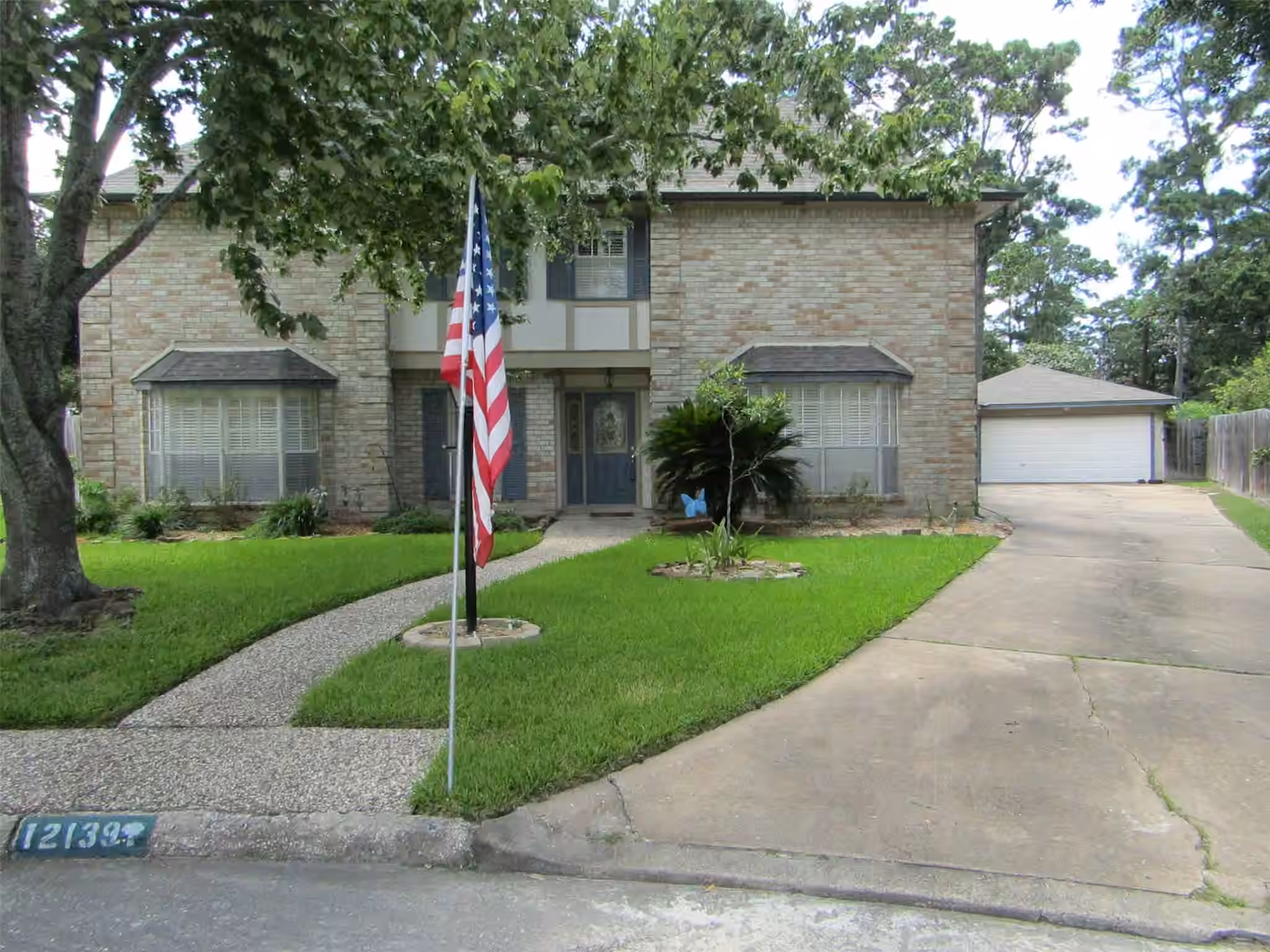 Photo 2 of 12139 Glenway Drive, Houston, TX