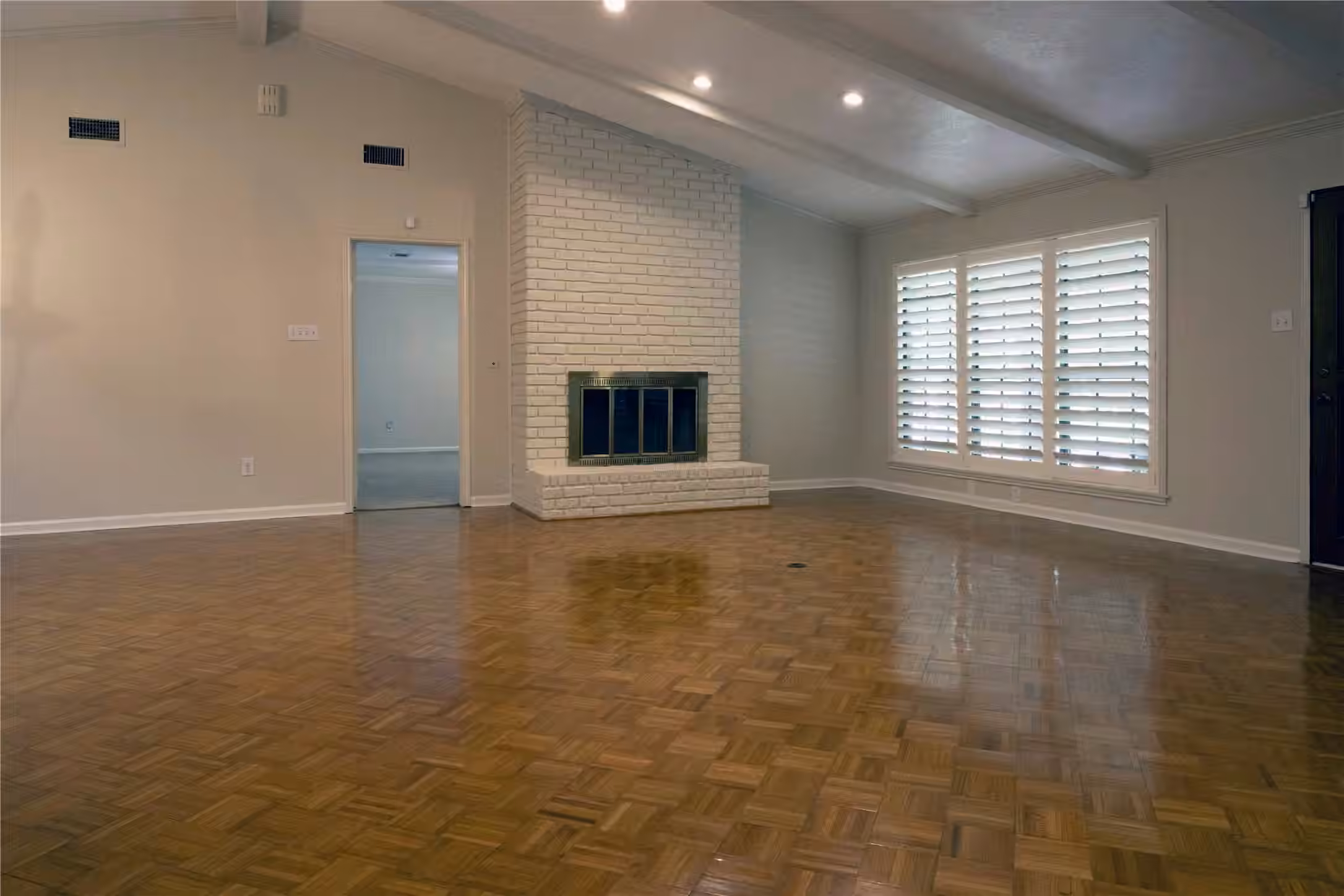 Photo 4 of 372 Oak Hill Drive, Huntsville, TX