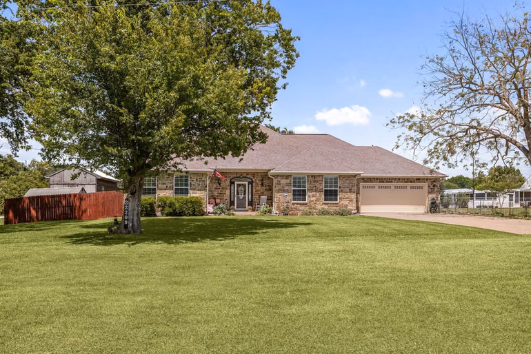 Photo 4 of 22209 Pierce Street, Navasota, TX