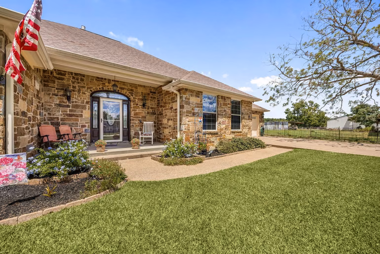 Photo 5 of 22209 Pierce Street, Navasota, TX