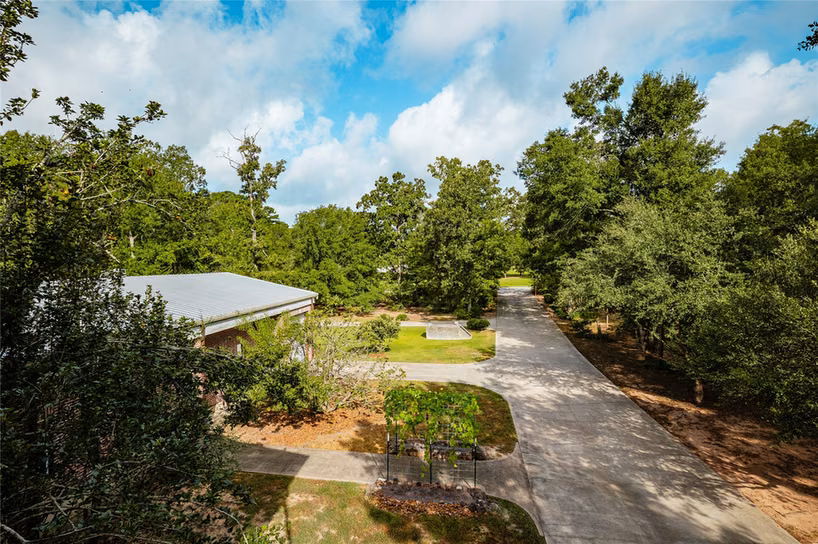 Photo 3 of 9800 Ramzi Drive, Conroe, TX