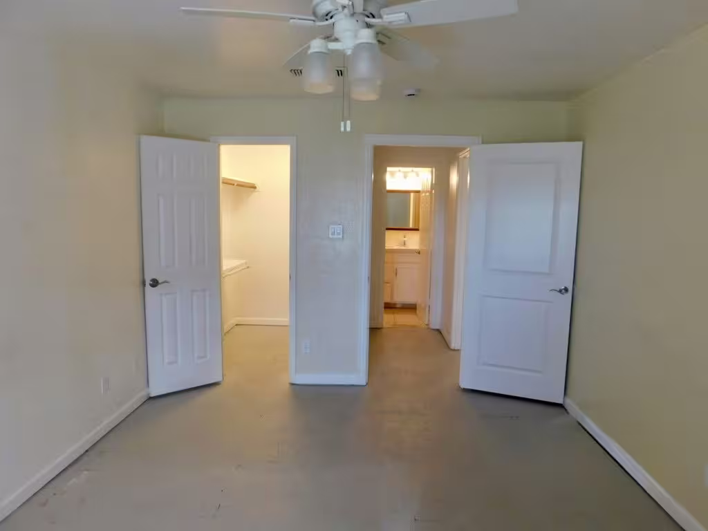 Photo 5 of 9797 Leawood Boulevard 402, Houston, TX