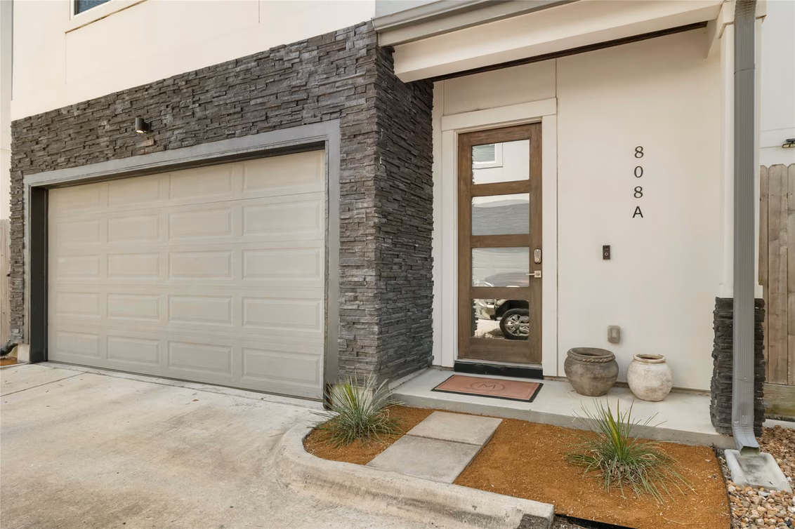 Photo 2 of 808 Woodcrest Drive A, Houston, TX