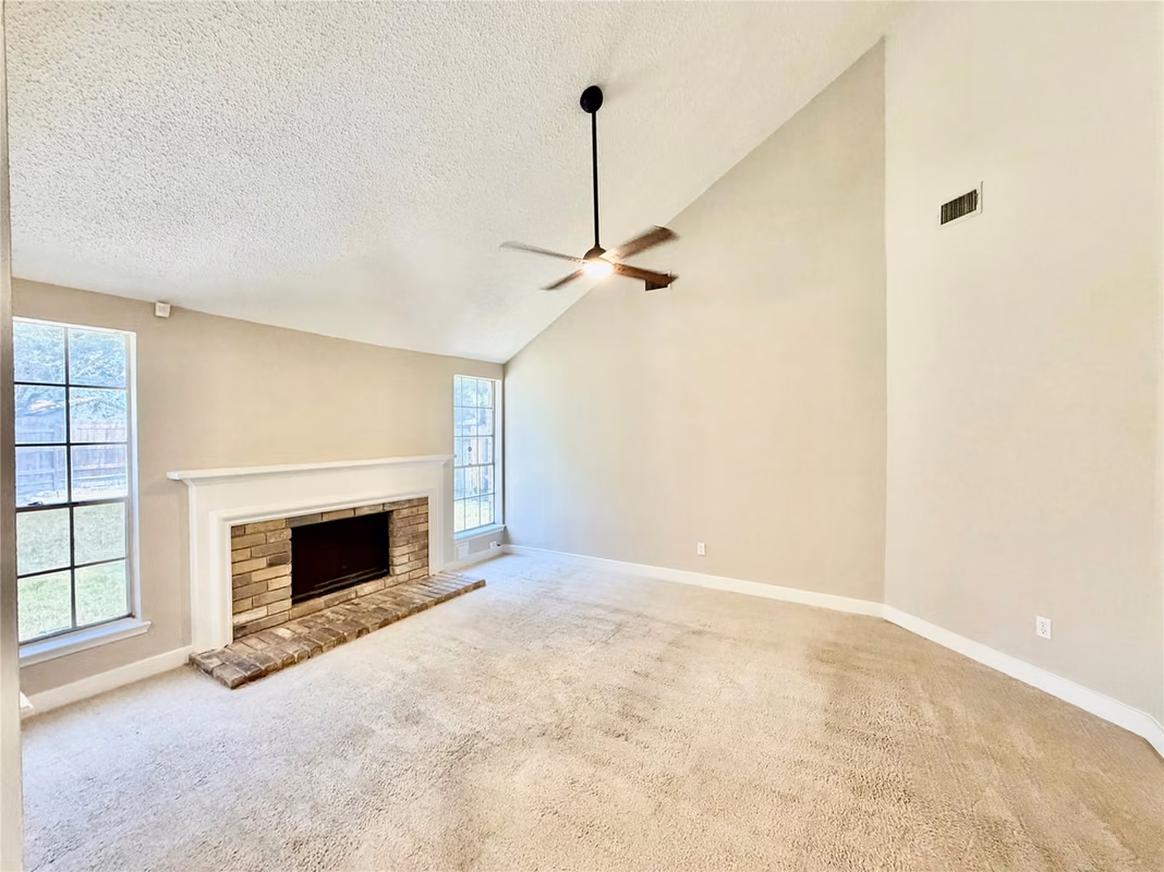 Photo 5 of 16006 Maple Acres Court, Houston, TX