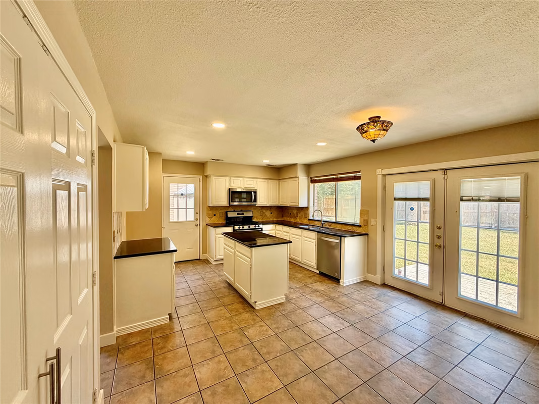 Photo 6 of 16006 Maple Acres Court, Houston, TX