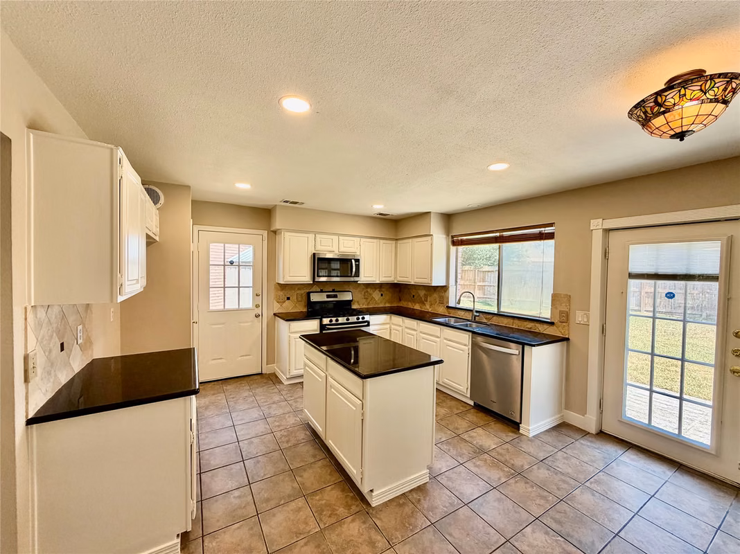 Photo 7 of 16006 Maple Acres Court, Houston, TX