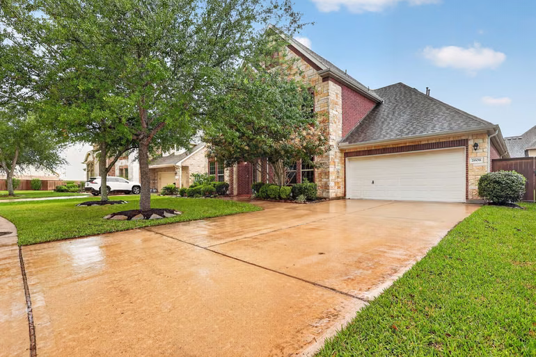 Photo 2 of 2608 Holbrook Springs Lane, League City, TX