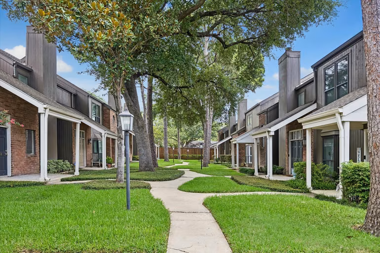 Photo 4 of 701 Bering Drive 1904, Houston, TX